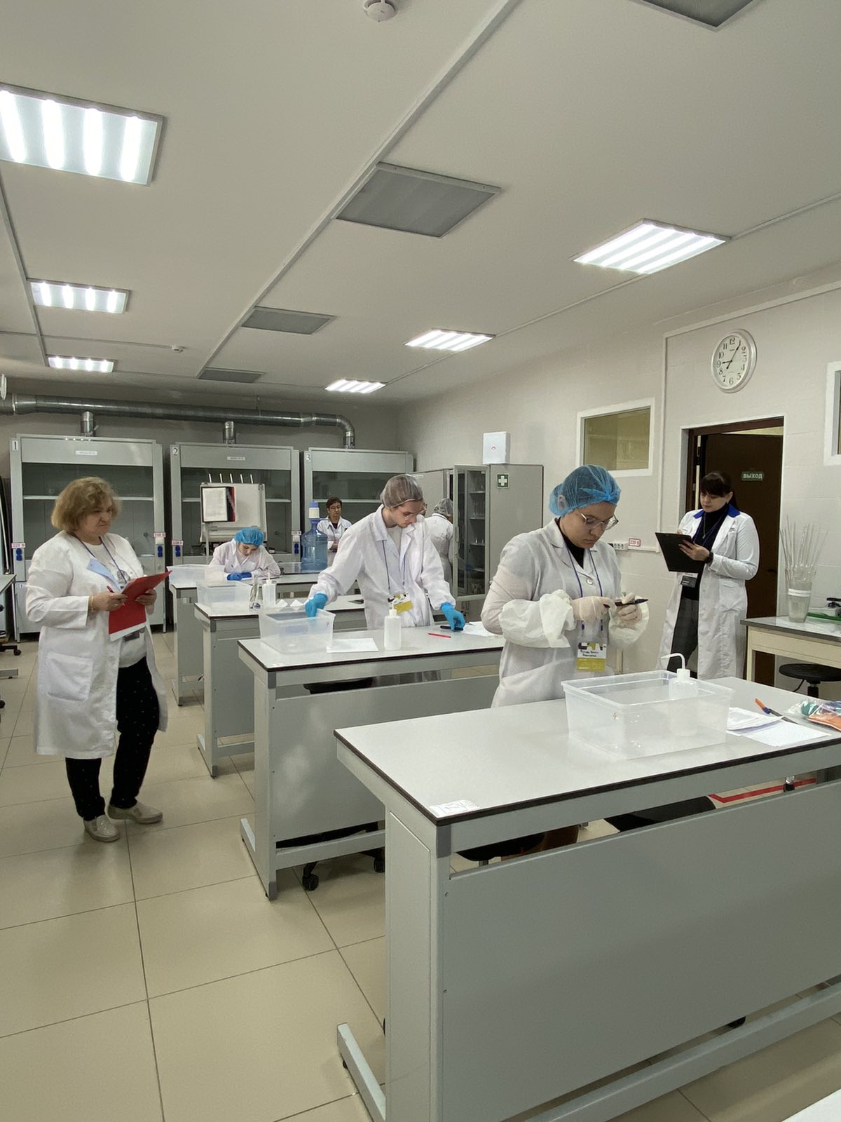 Первое место в чемпионате Югорского государственного университета по компетенции «Лабораторный химический анализ»